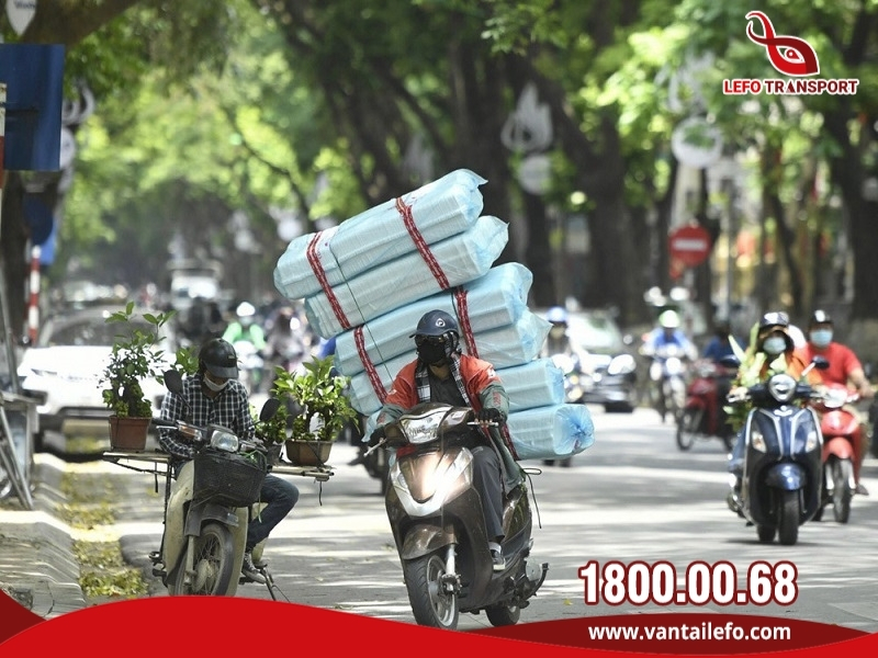 Chiều dài tối đa của hàng hóa không được vượt quá 0,5m so với đuôi xe