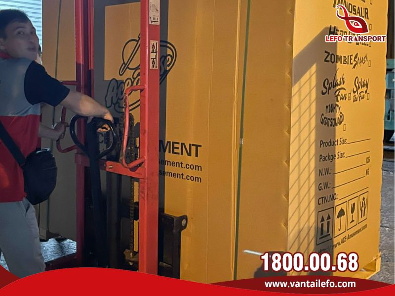 Khi vận chuyển hàng cồng kềnh sẽ cần có thiết bị nâng hạ