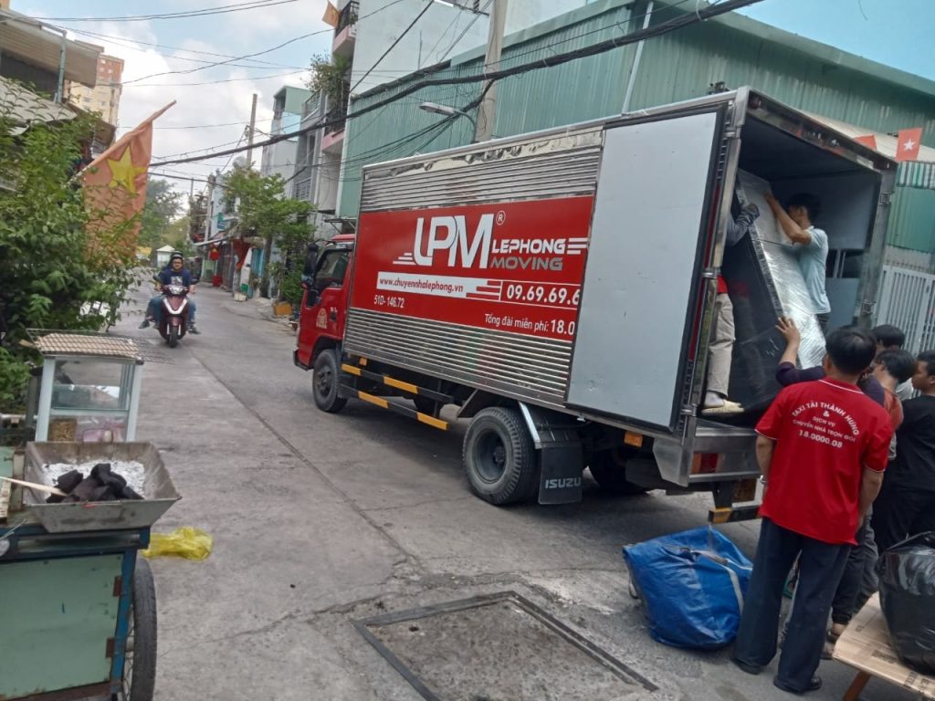 Xếp hàng lên xe tải đúng cách sẽ giúp quá trình bốc dỡ hàng diễn ra thuận lợi hơn