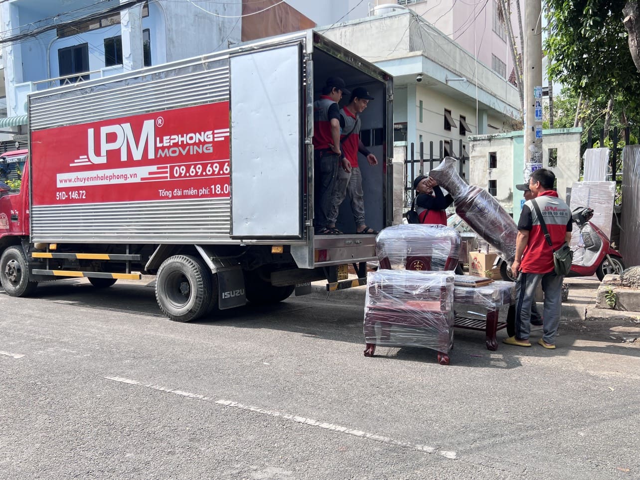 vận chuyển đồ đạc chuyển nhà bằng đường bộ