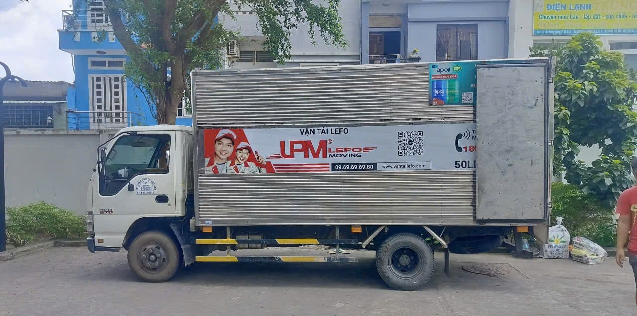 Hệ thống xe tải của Vận Tải Lefo luôn được kiểm tra định kỳ, đảm bảo hoạt động ổn định, hạn chế khí thải ra môi trường
