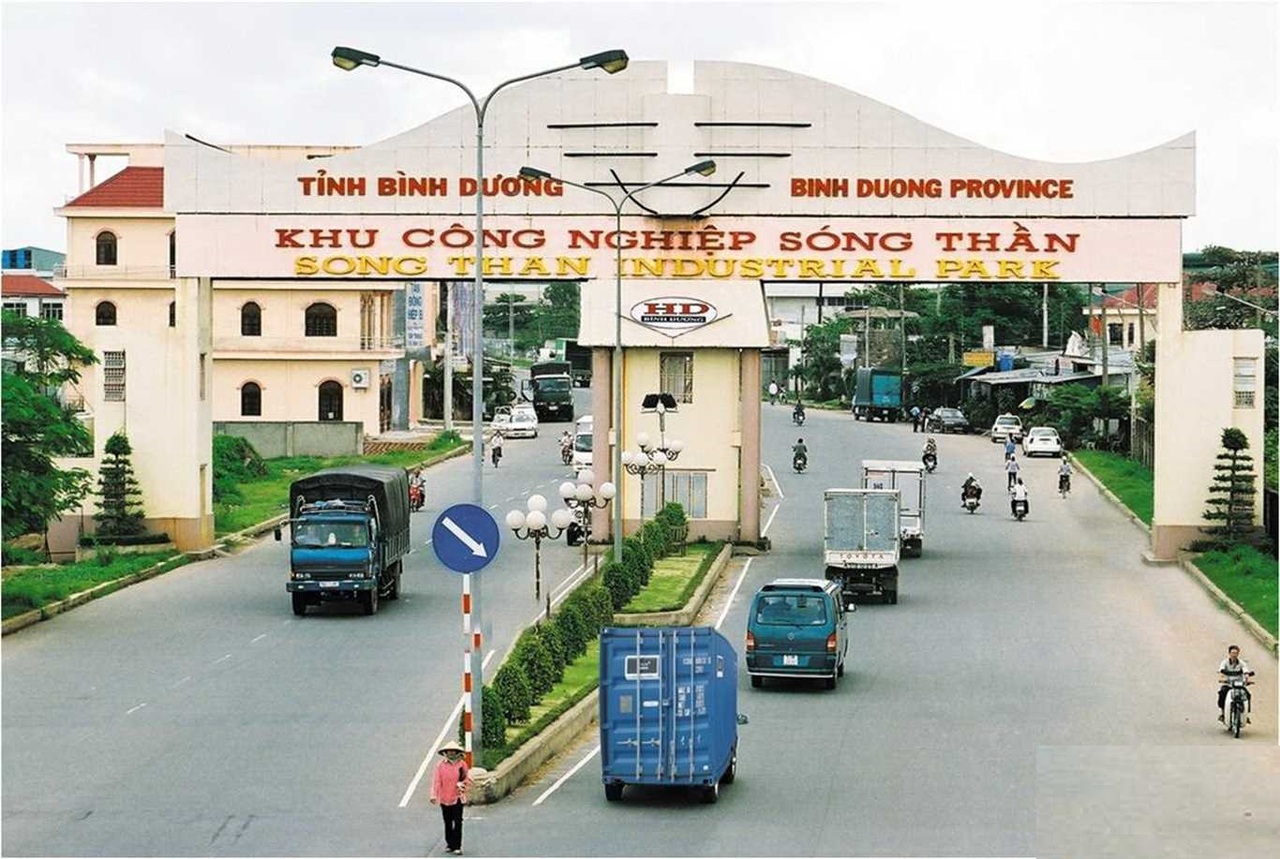 Với tần suất vận chuyển hàng hóa rất lớn, nhiều doanh nghiệp tại KCN Sóng Thần thường lựa chọn dịch vụ thuê xe tải chở hàng