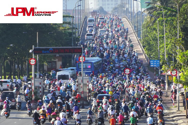 Những tuyến đường hay kẹt xe ở Sài Gòn nên tránh vào giờ cao điểm|Nguyên nhân chủ yếu gây nên tình trạng kẹt xe ở Sài Gòn|Những tuyến đường hay kẹt xe ở Sài Gòn nên tránh vào các khung giờ cao điểm|Giải pháp giúp bạn giảm thiểu mức độ ảnh hưởng của tình trạng kẹt xe|Giải pháp giúp bạn giảm thiểu mức độ ảnh hưởng của tình trạng kẹt xe|Những tuyến đường hay kẹt xe ở Sài Gòn nên tránh vào các khung giờ cao điểm|Một số tuyến đường ở Sài Gòn thường xuyên diễn ra tình trạng kẹt xe khiến người dân lắc đầu ngán ngẩm|Nếu có thể thì nên tìm các tuyến đường ít kẹt xe hơn hoặc xuất phát sớm tránh chậm trễ