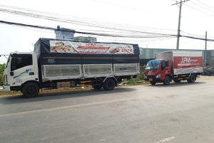 Vận chuyển đường bộ có ưu điểm là dễ dàng điều chỉnh lộ trình, thời gian và điểm đến theo yêu cầu khách hàng, phù hợp với mọi khu vực