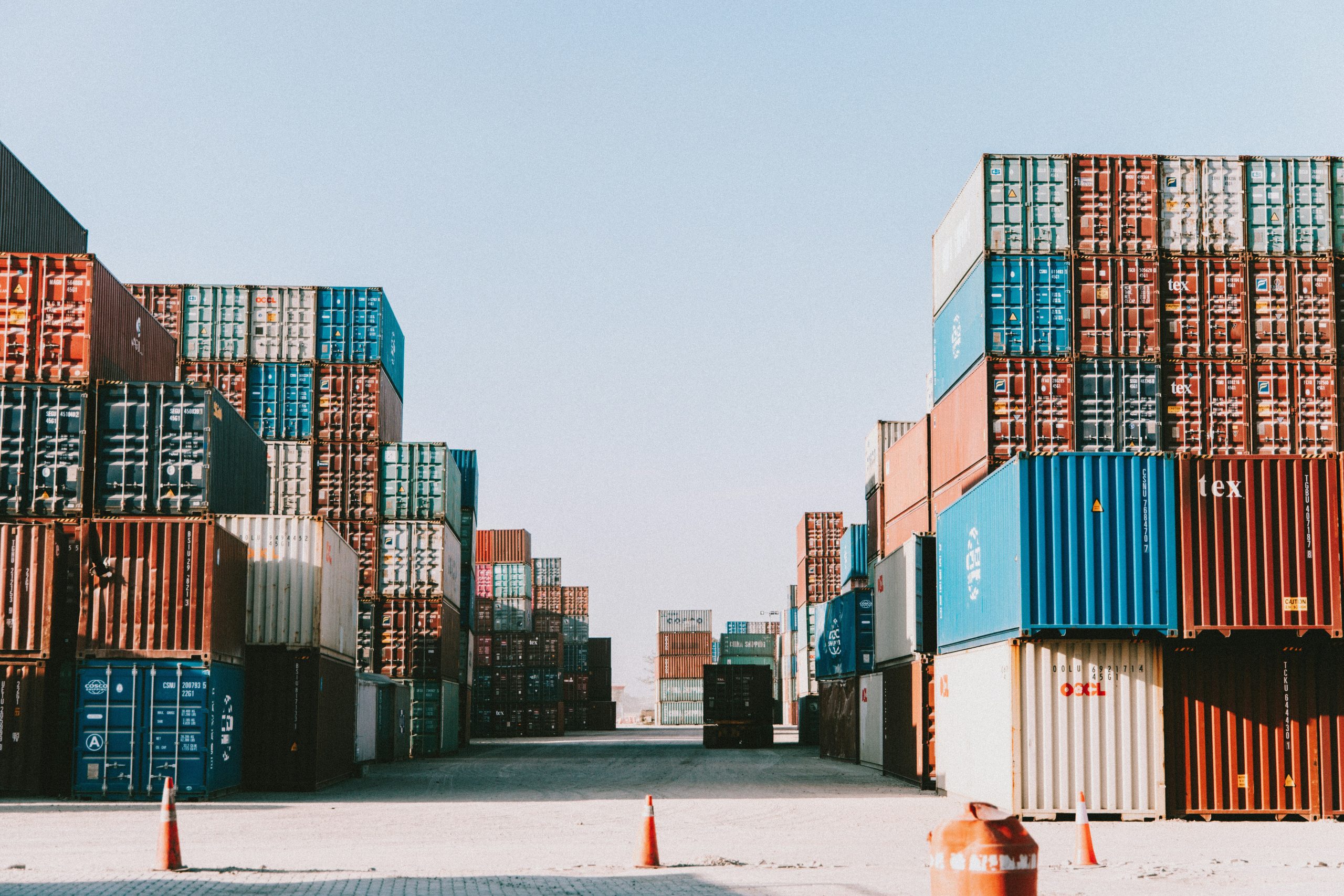 Hàng container là hàng hóa được đóng trong các thùng container tiêu chuẩn