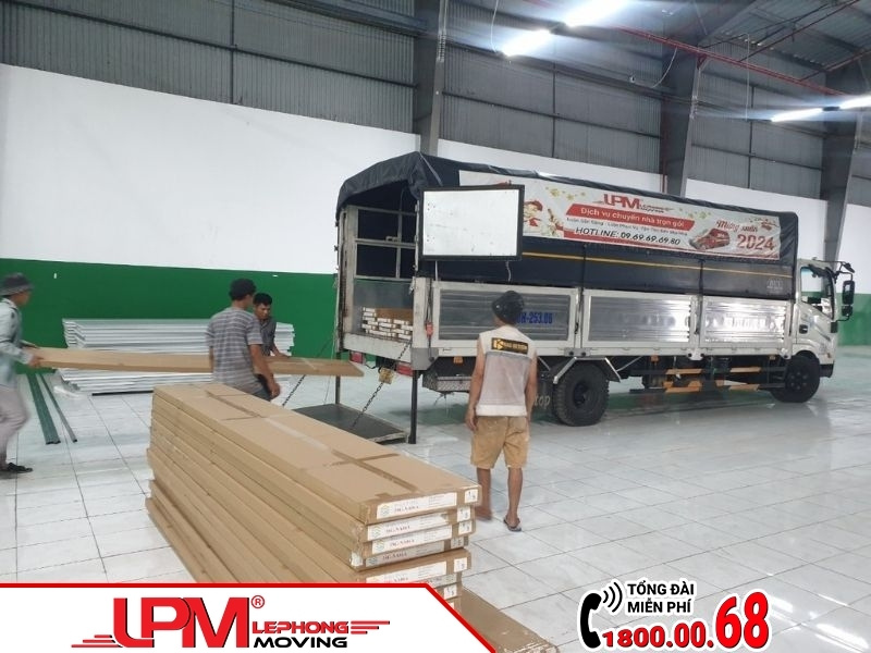 Vận Tải Lefo cho thuê xe tải có bửng nâng với mức giá cạnh tranh