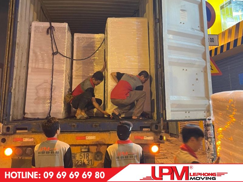 Một số loại hàng hóa được vận chuyển bằng đường bộ