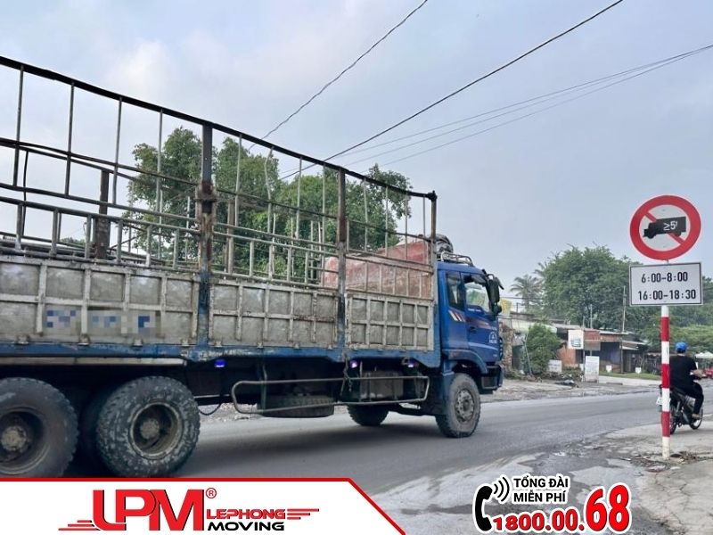 Quy định về các loại xe bị cấm tải và khung giờ cấm tải