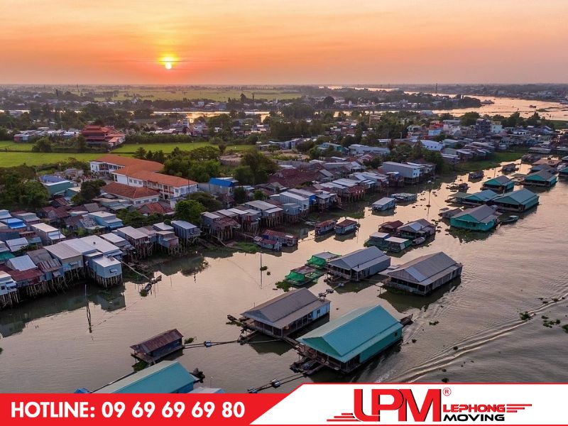 Đặc điểm khu vực miền tây gắn với nhu cầu chở hàng cao