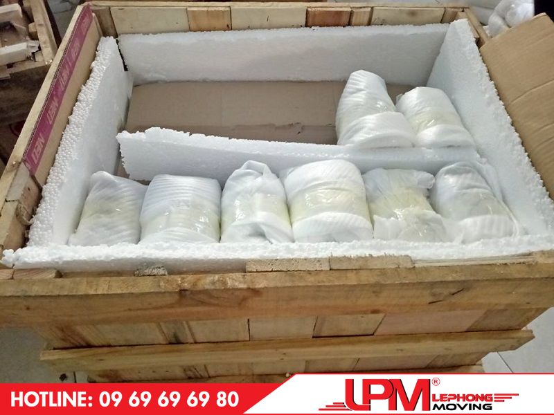 Đóng gói hàng hóa làm từ thủy tinh gốm sứ nên cách vách thùng tối thiểu 5cm
