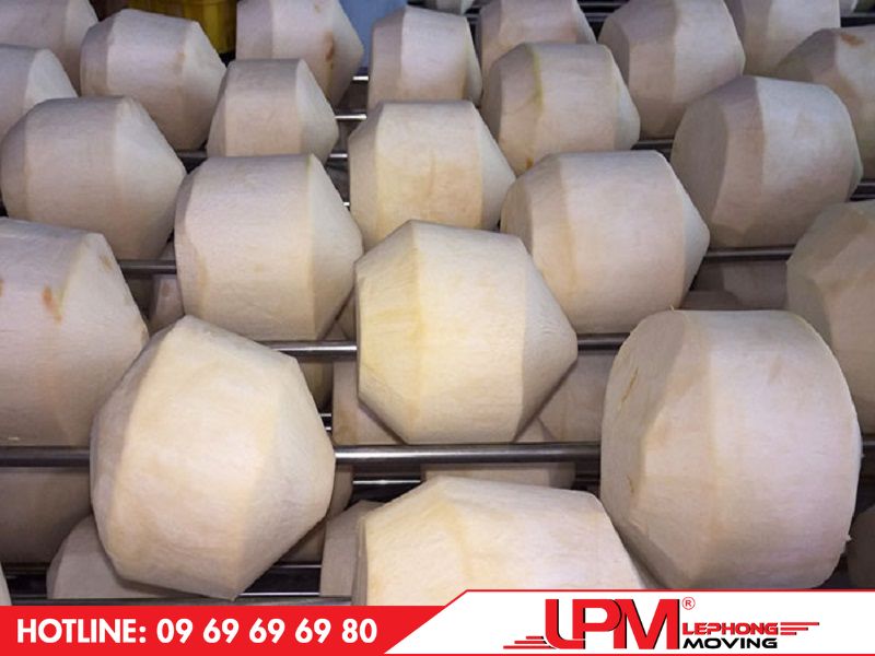 Dừa gọt vỏ kim cương là một dạng sản phẩm từ dừa được xuất khẩu