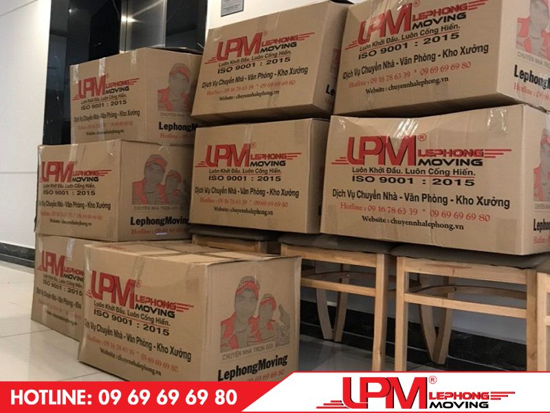 Tất cả thiết bị y tế đều được đóng gói, bao bọc cẩn thận và ký hiệu hàng hóa dễ bể vỡ bên ngoài