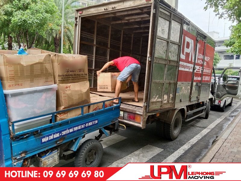 Thuê xe tải 1,4 tấn giúp vận tải hàng hóa lên xuống xe một cách dễ dàng nhanh chóng