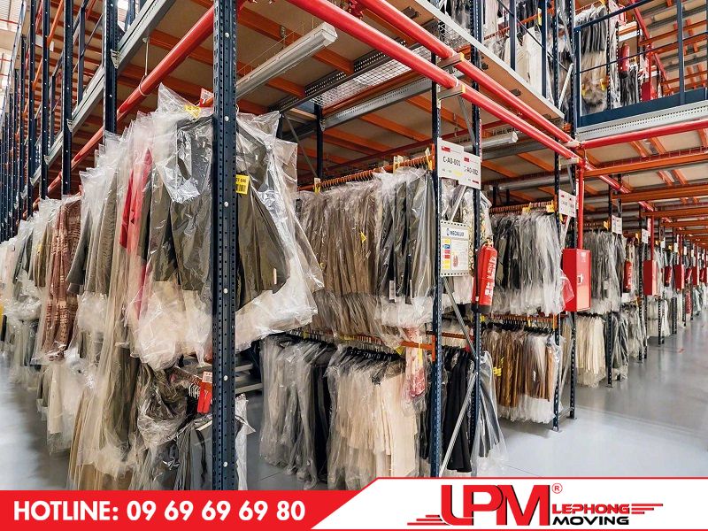 Vận chuyển hàng dệt may bằng phương pháp GOH thường được dùng cho quần áo phân khúc cao cấp