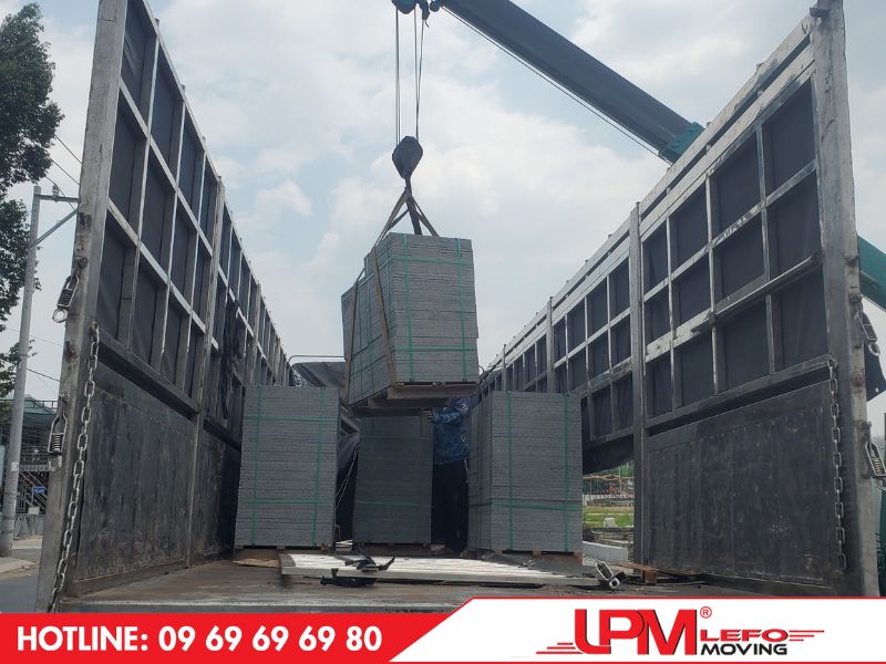Hàng hóa phải sắp xếp đúng quy định, gọn gàng tránh nguy hiểm